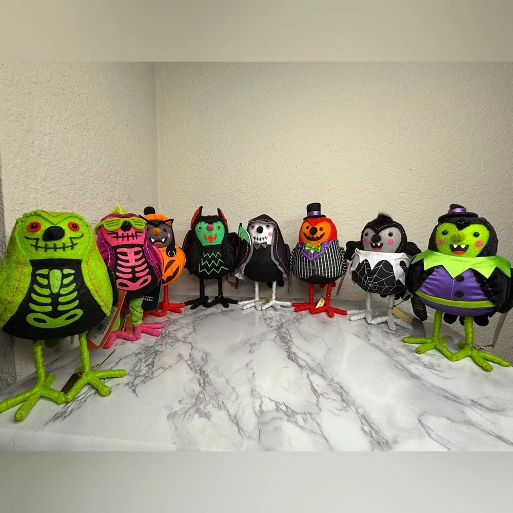 Full Set of 8! Featherly Friends Felt Birds Halloween Figurines Hyde & EE 2024 - Picture 1 of 4